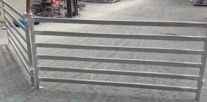Professional China China Capped 6 Rails Metal Cattle Panels