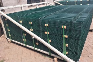 Factory Selling China Galvanized 3D Welded Wire Triangle Bending Fence