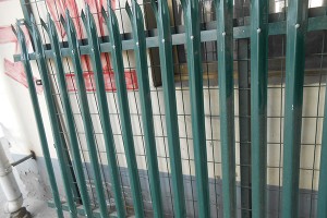 палисада метална ограда